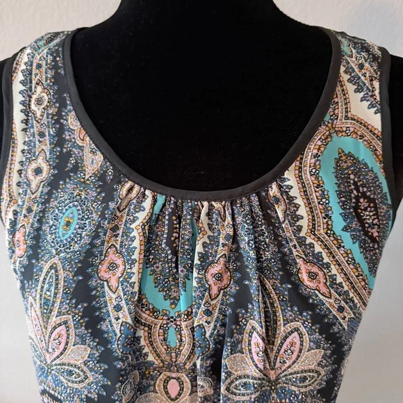 Patterned Sleeveless Top Size Small - Picture 3 of 4